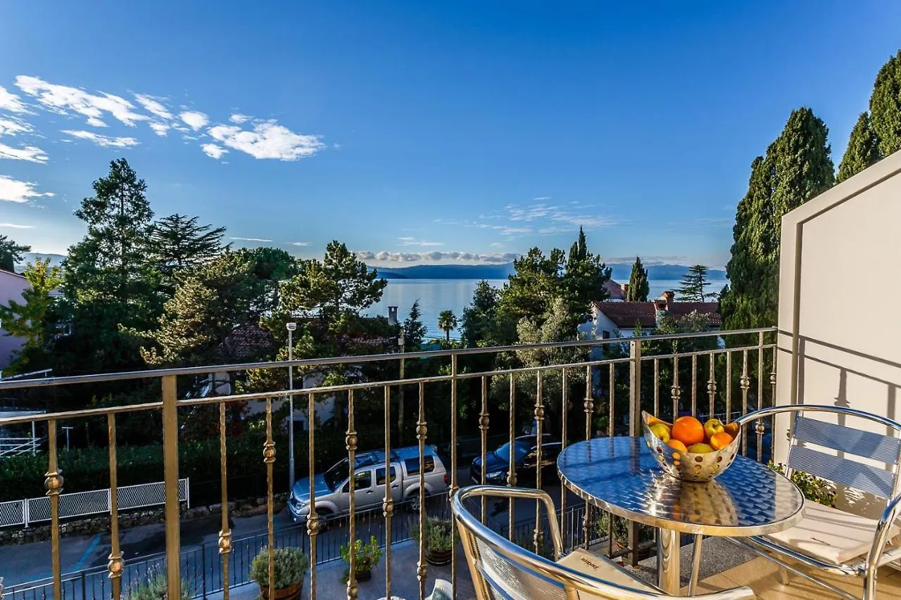 Central Apartments Near The Beach Malinska Croatia
