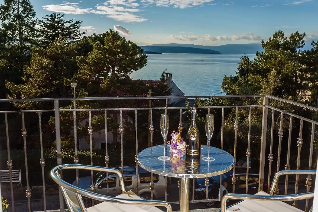 Guest house Central Apartments Near The Beach Malinska Croatia