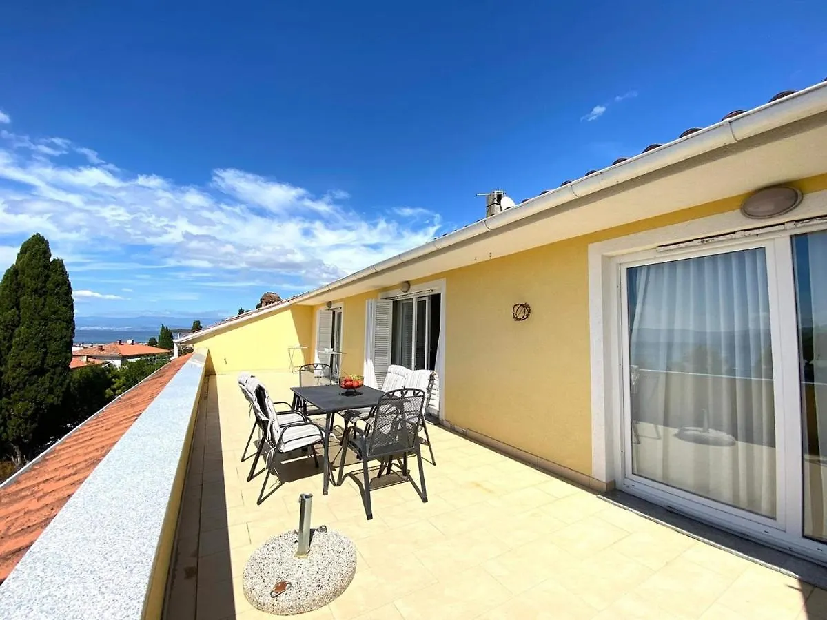 Central Apartments Near The Beach Malinska Croatia