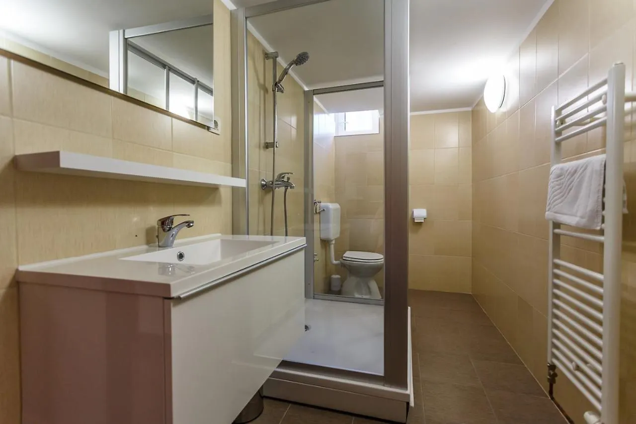 Guest house Central Apartments Near The Beach Malinska