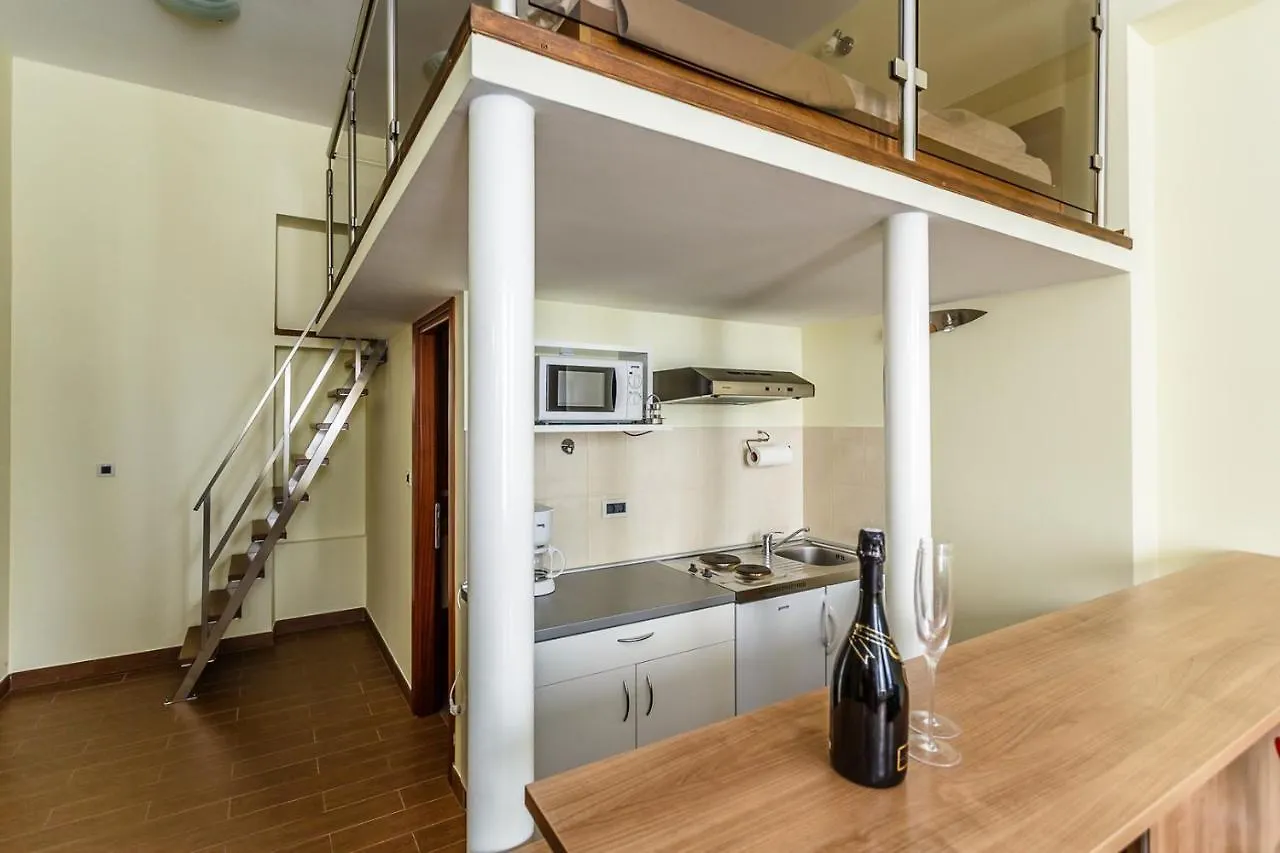 Central Apartments Near The Beach Malinska Croatia