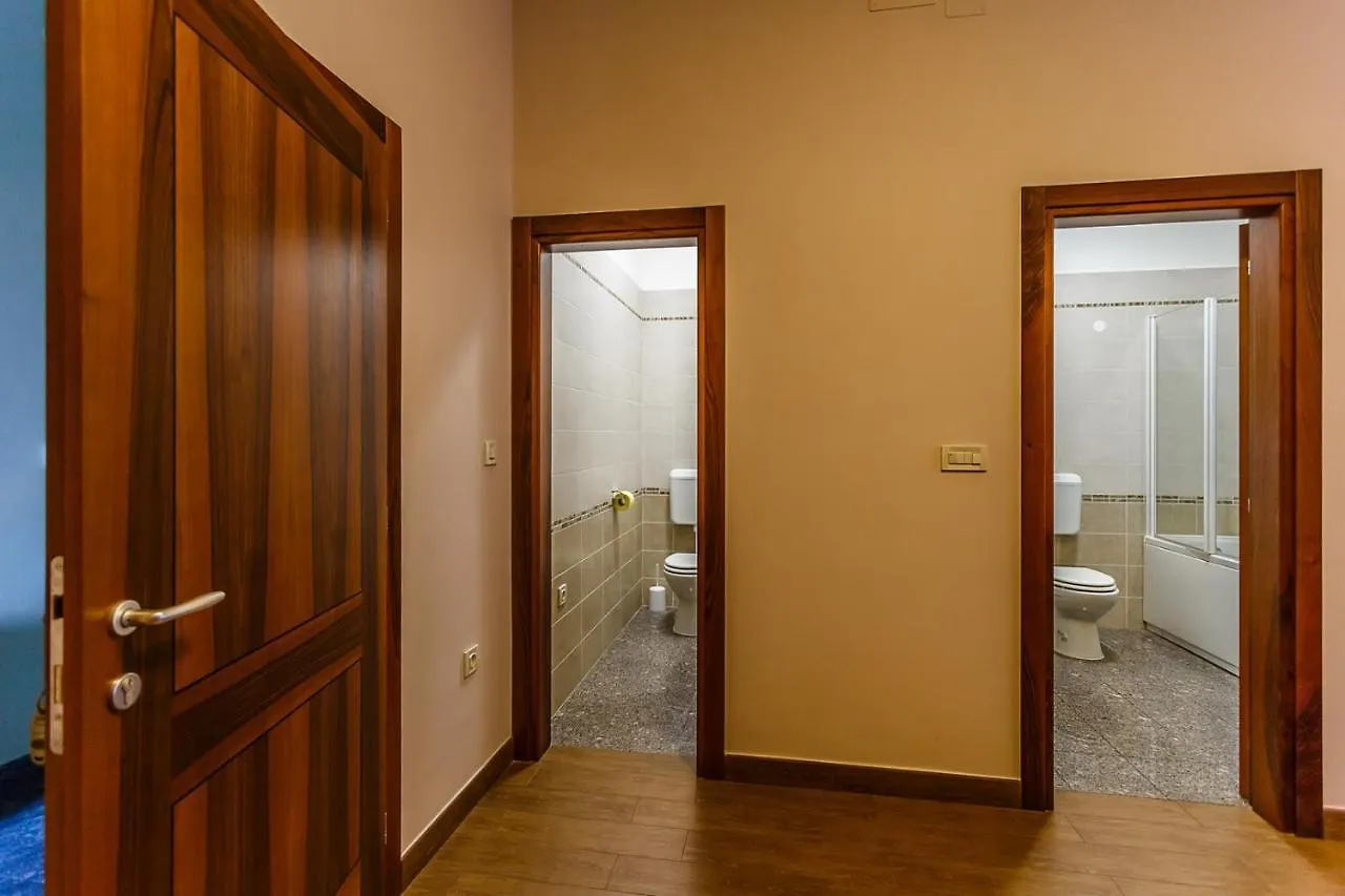 Central Apartments Near The Beach Malinska Guest house