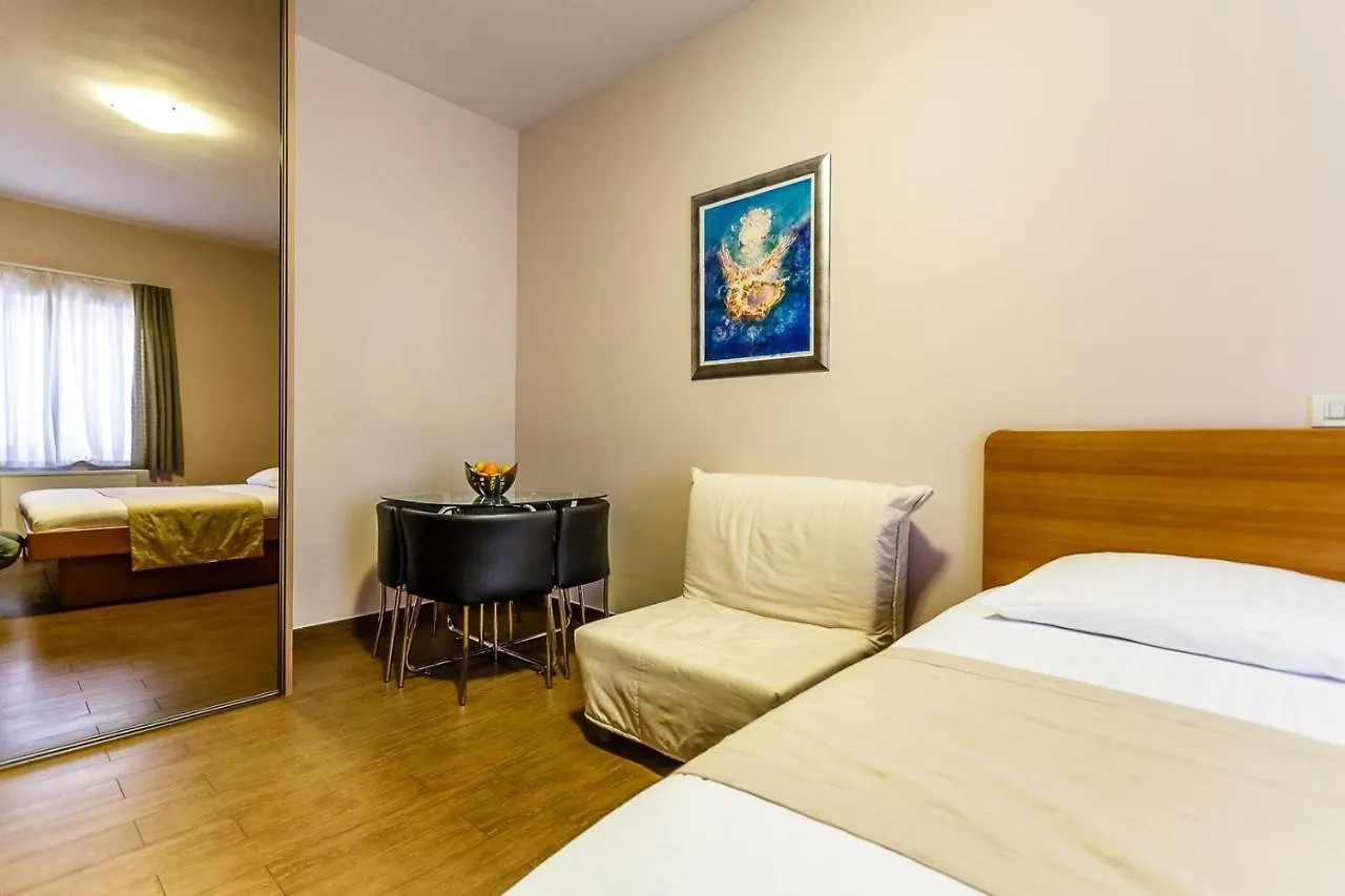 Central Apartments Near The Beach Malinska Croatia