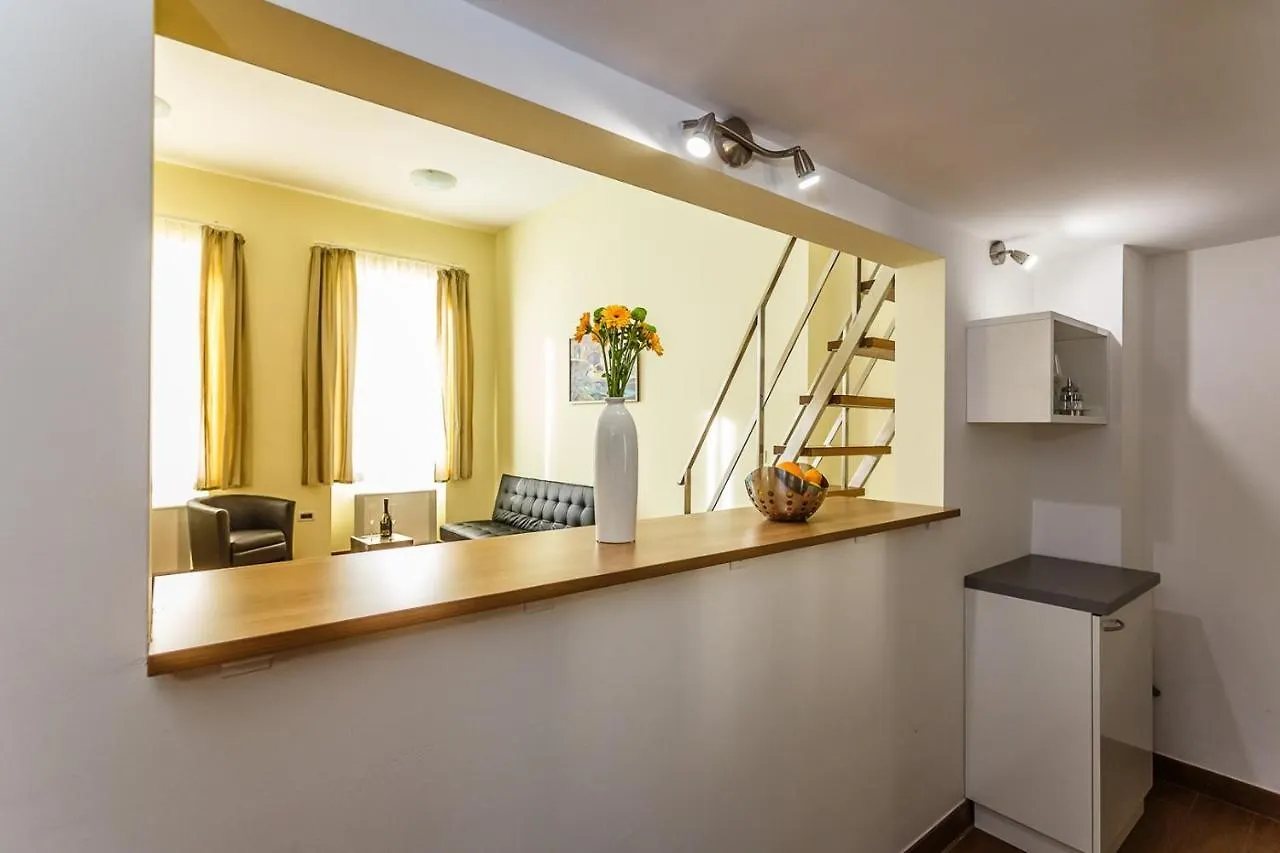 Central Apartments Near The Beach Malinska Guest house