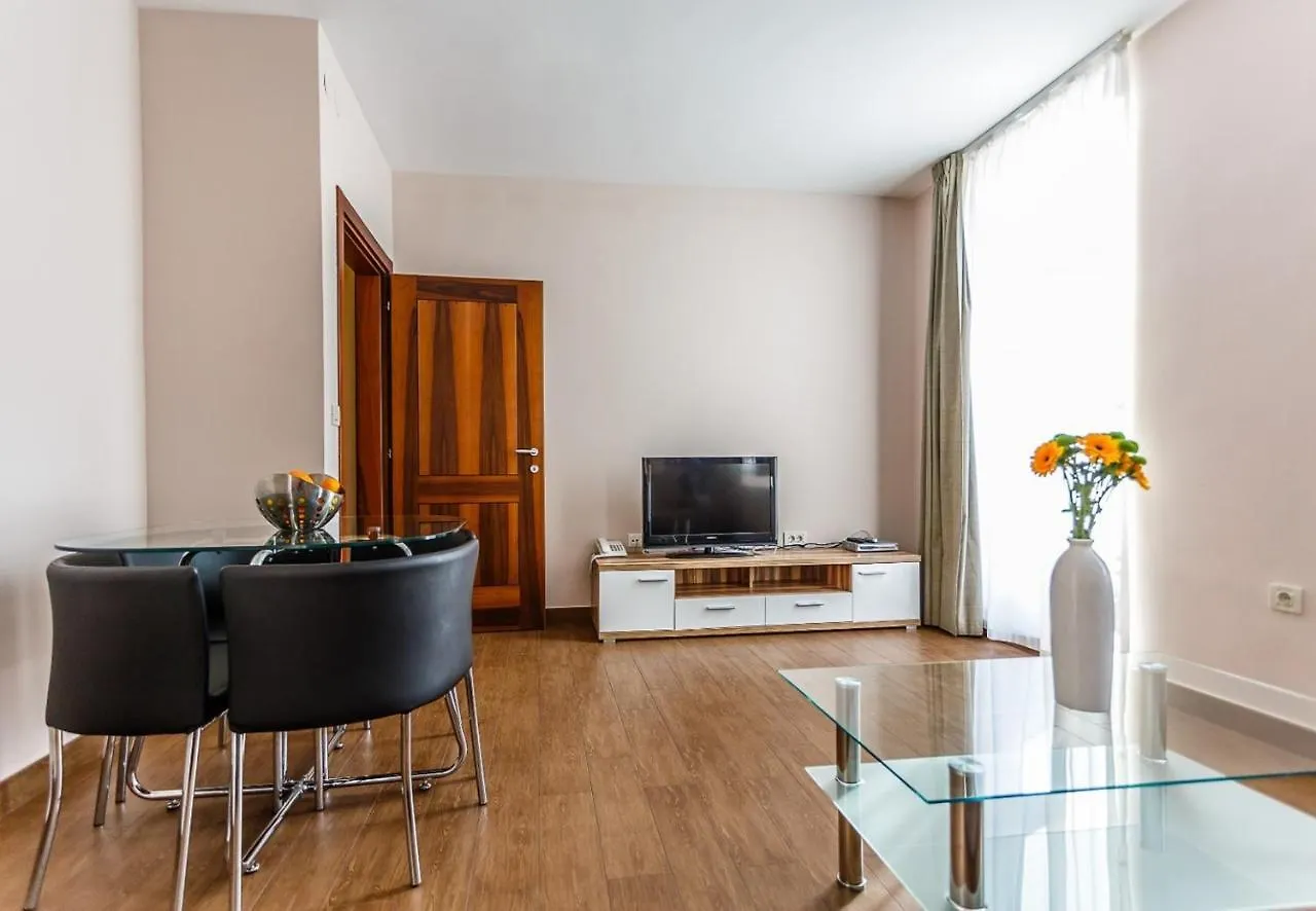 Central Apartments Near The Beach Malinska Guest house