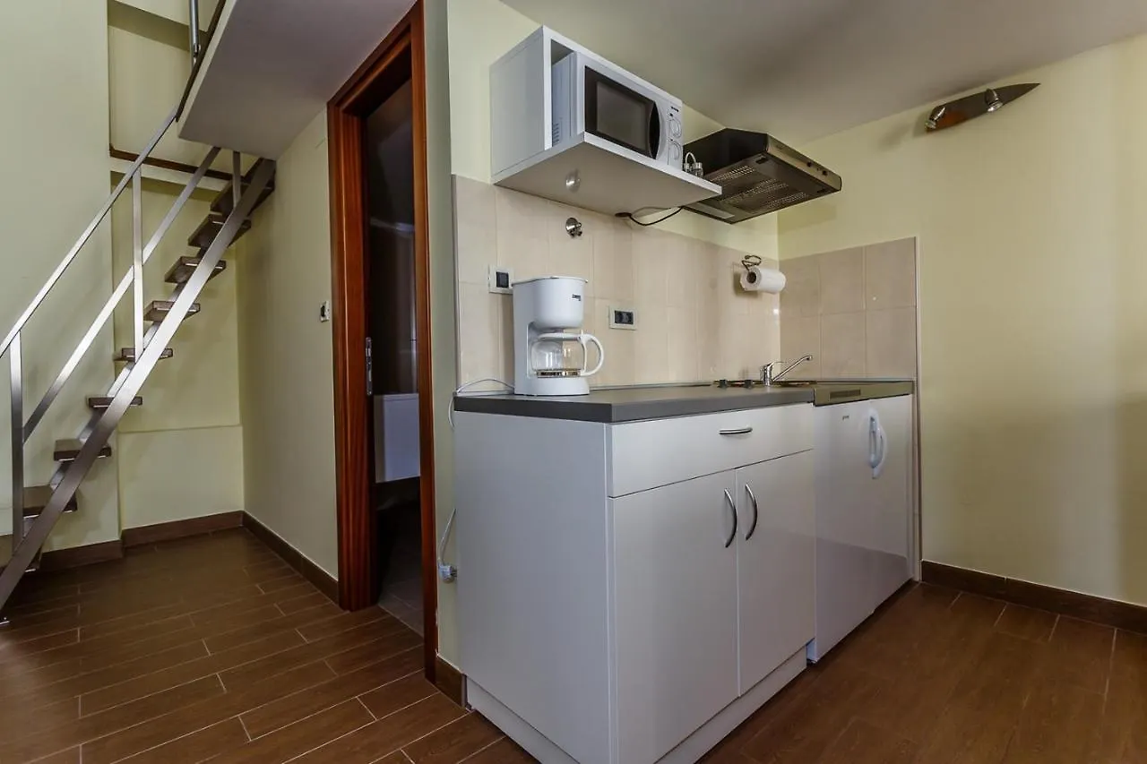 Central Apartments Near The Beach Malinska Guest house