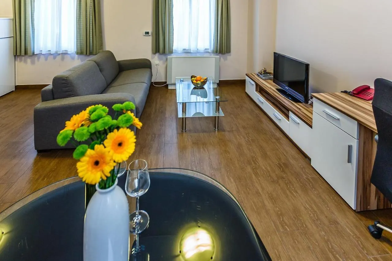 Central Apartments Near The Beach Malinska Guest house