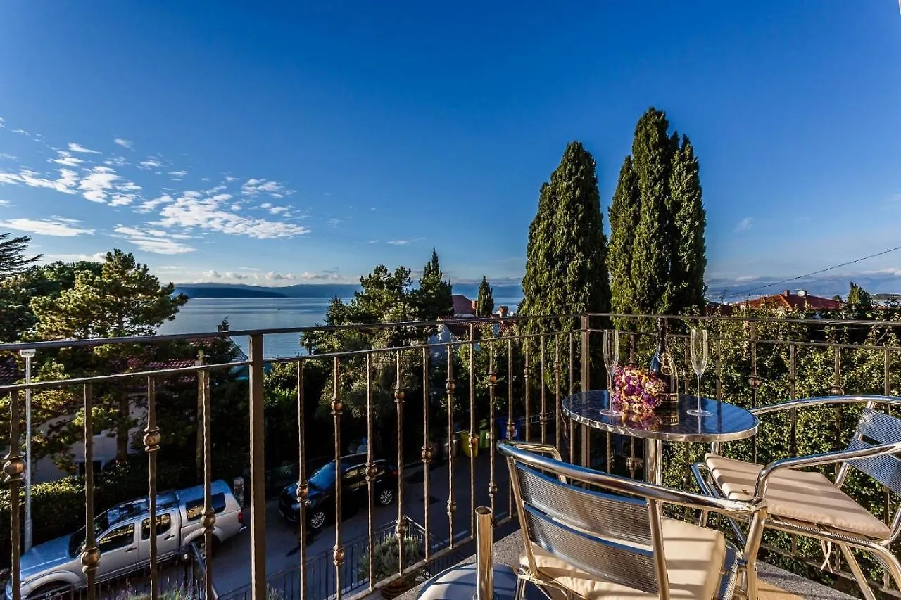 Central Apartments Near The Beach Malinska Guest house