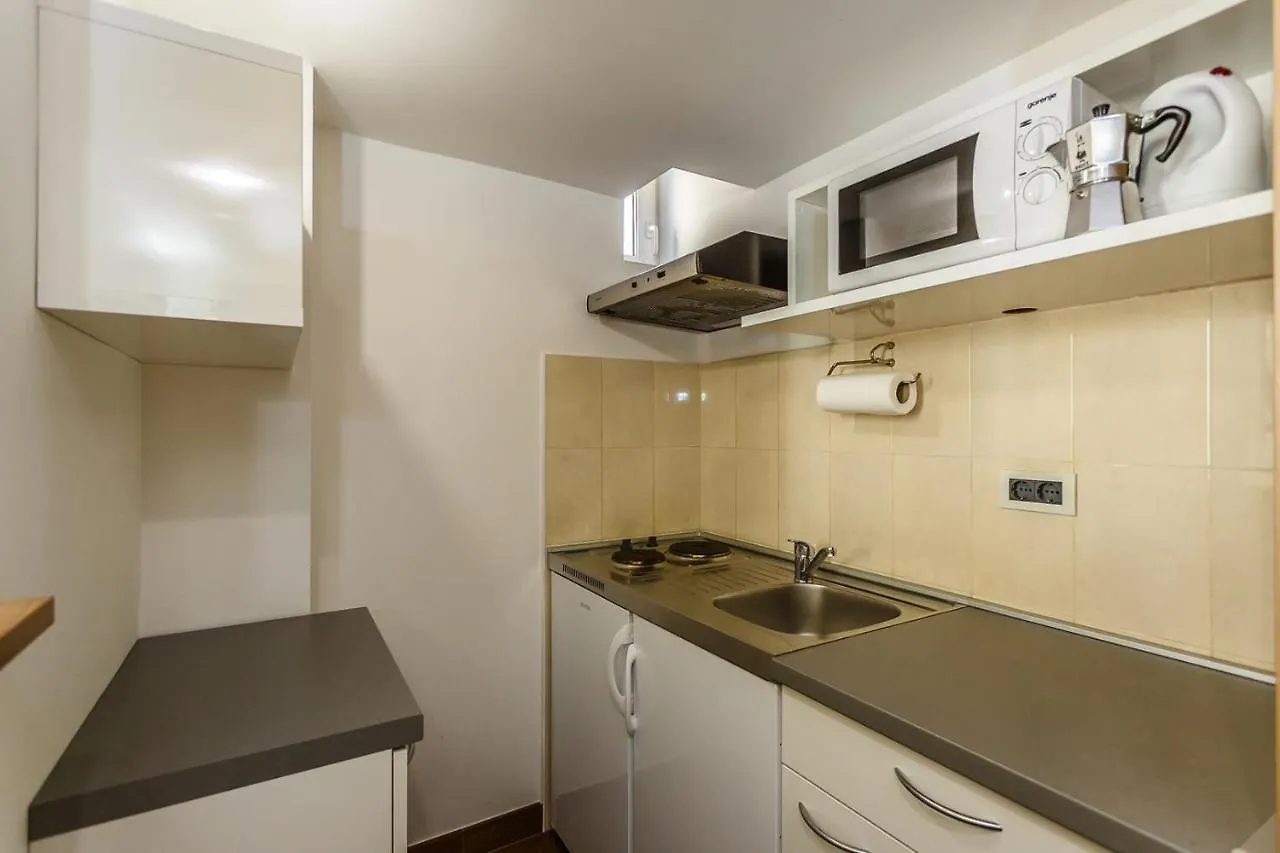 Central Apartments Near The Beach Malinska Guest house
