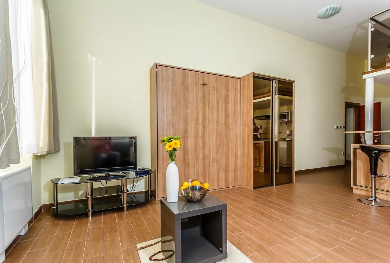 Central Apartments Near The Beach Malinska Guest house