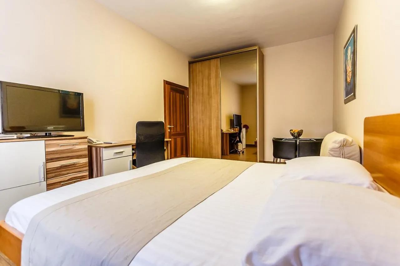 Central Apartments Near The Beach Malinska Guest house