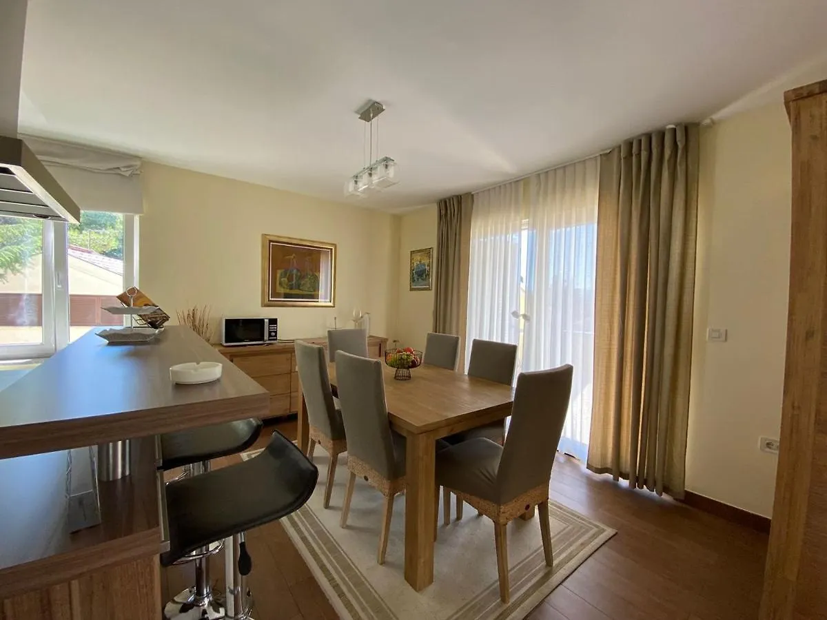 Guest house Central Apartments Near The Beach Malinska