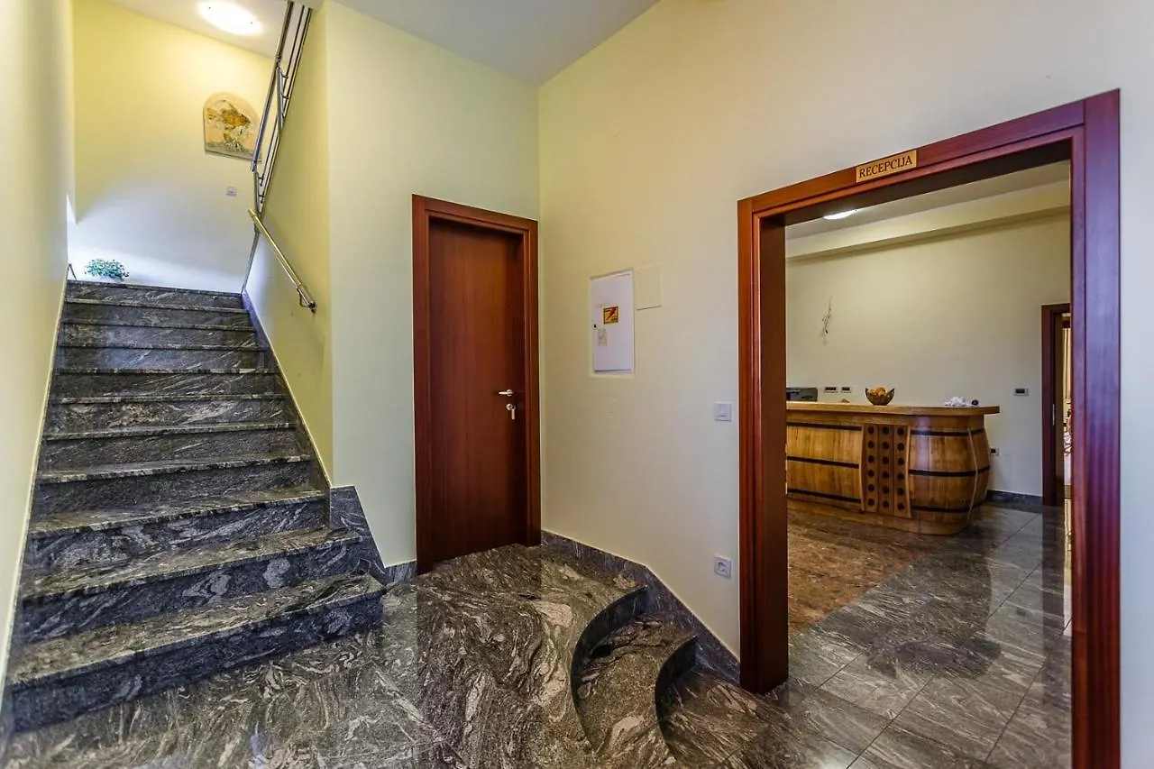 Guest house Central Apartments Near The Beach Malinska